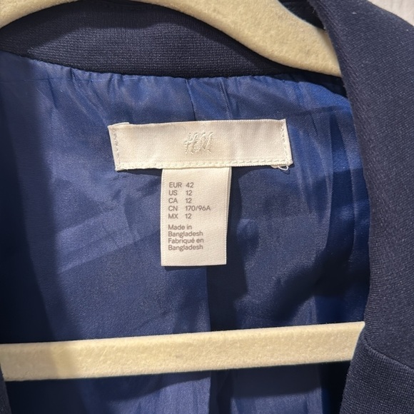 H&M Blazer - Picture 2 of 6